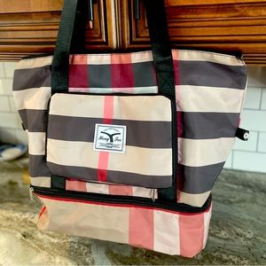 Overnight bag. Burberry colors. Zippered inside and outside compartment.